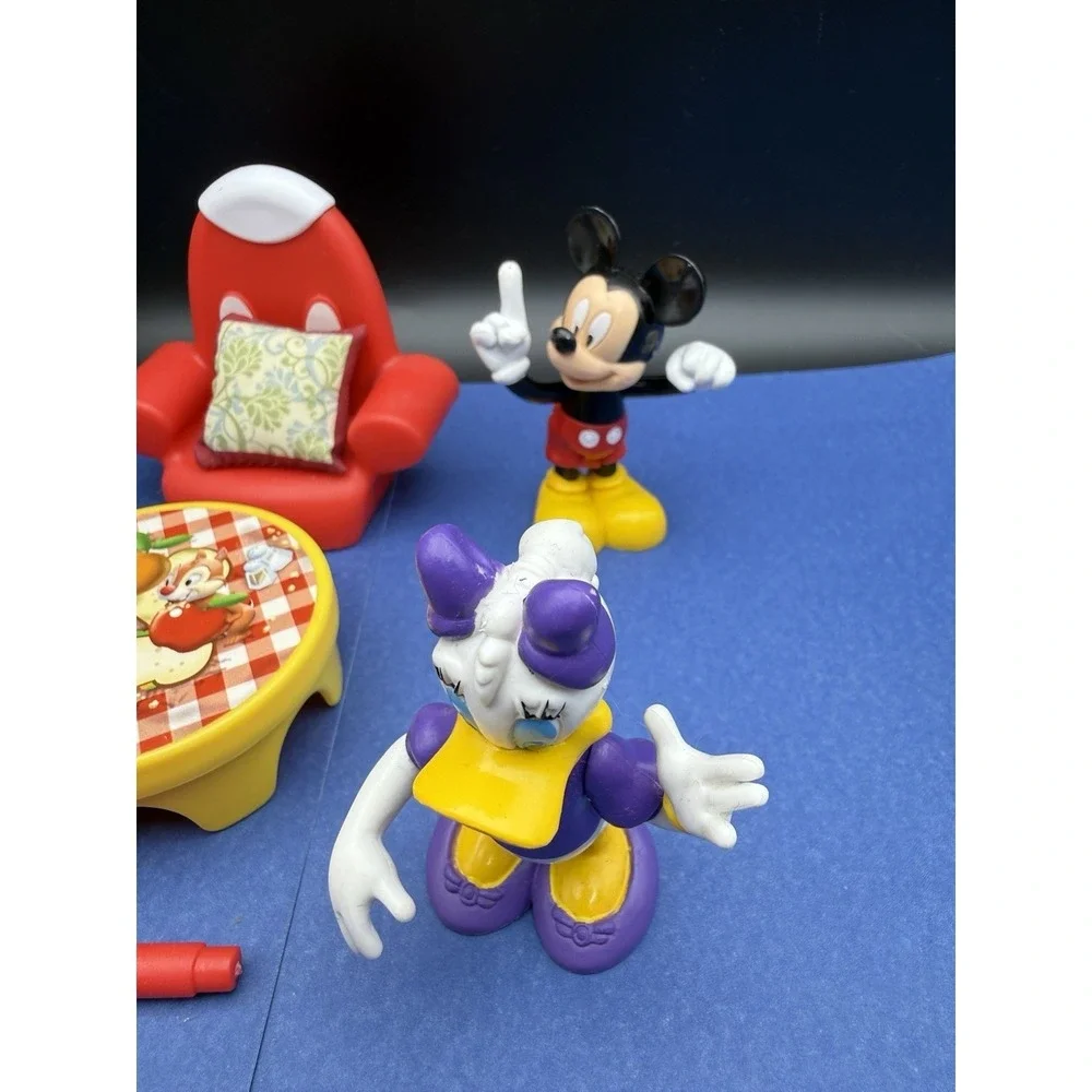 Original Mickey Mouse Clubhouse Deluxe Disney Store Play Set parts and Figurines